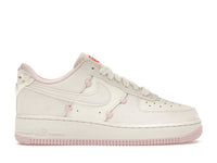Nike Air Force 1 Low Valentinstag (2025) (Damen)