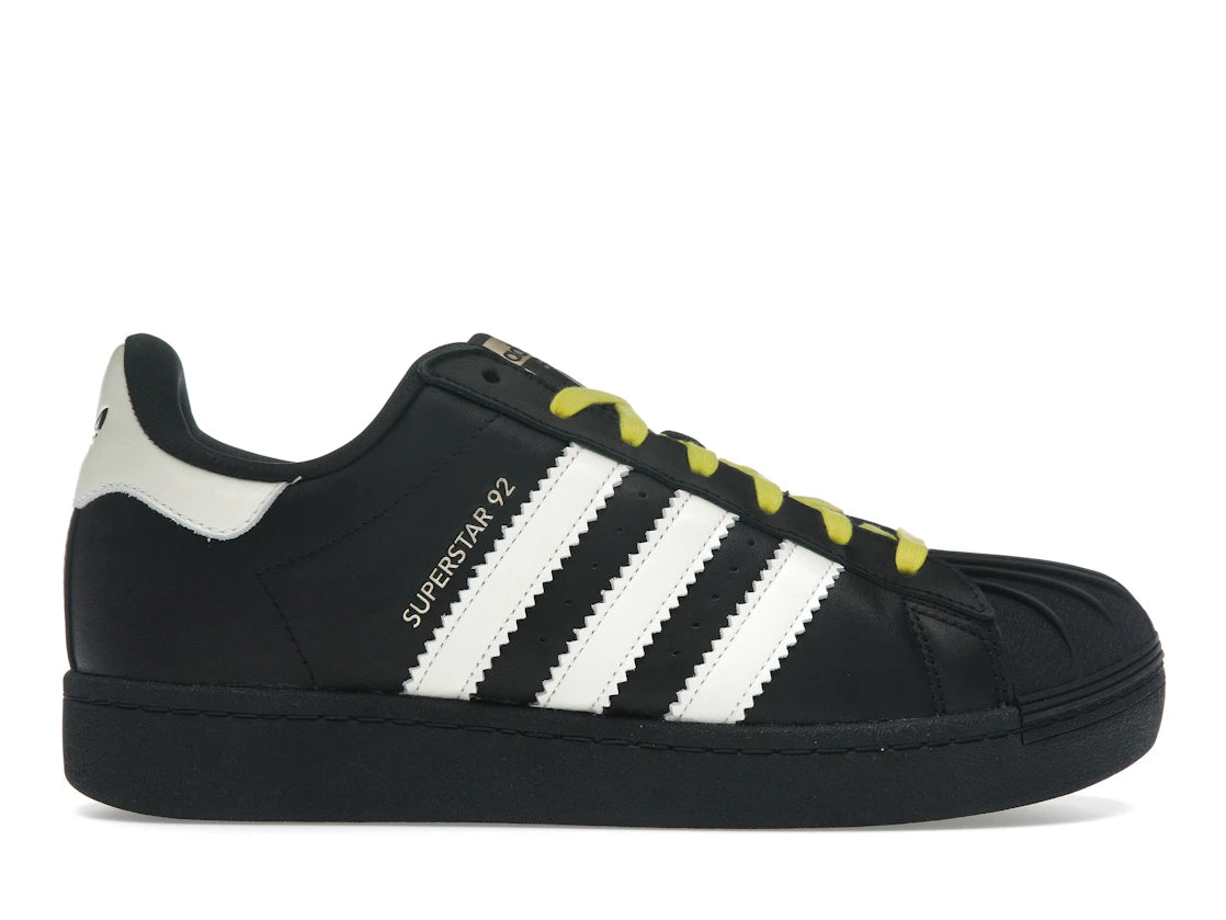 adidas Superstar 92 von Pharrell, Schwarz/Weiß - vue 360