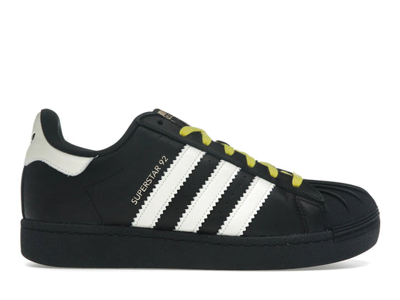 adidas Superstar 92 von Pharrell, Schwarz/Weiß