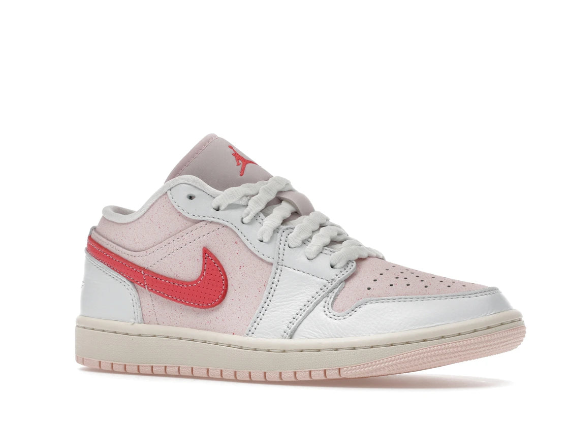 Jordan 1 Low SE Strawberry Milkshake (Women's) - vue secondaire A