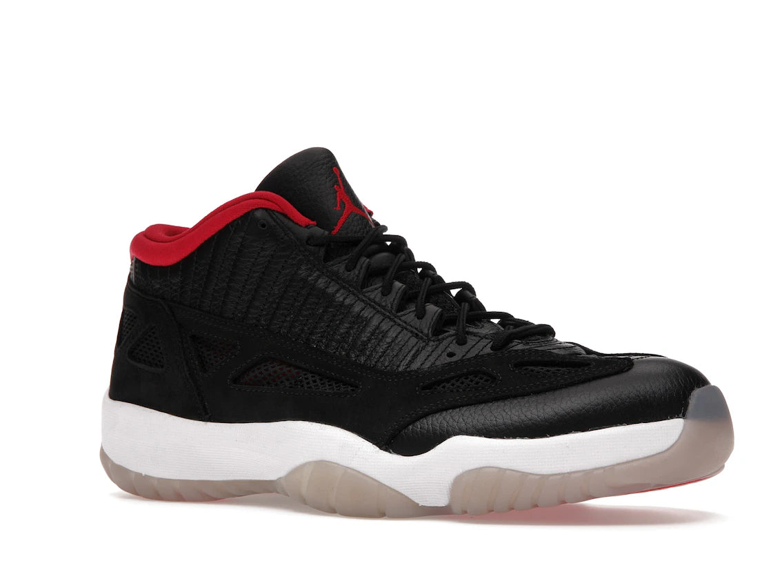 Jordan 11 Retro Low IE Bred (2021) - vue secondaire A
