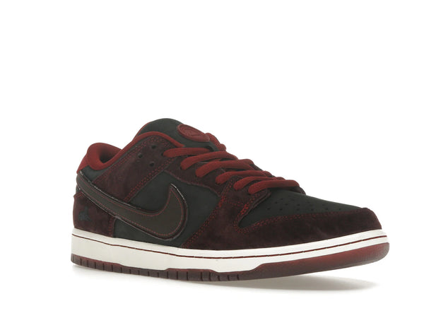 Nike SB Dunk Low Riot Skateshop (Special Box)