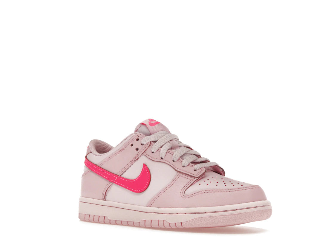 Nike Dunk Low Triple Pink (GS) - vue secondaire A