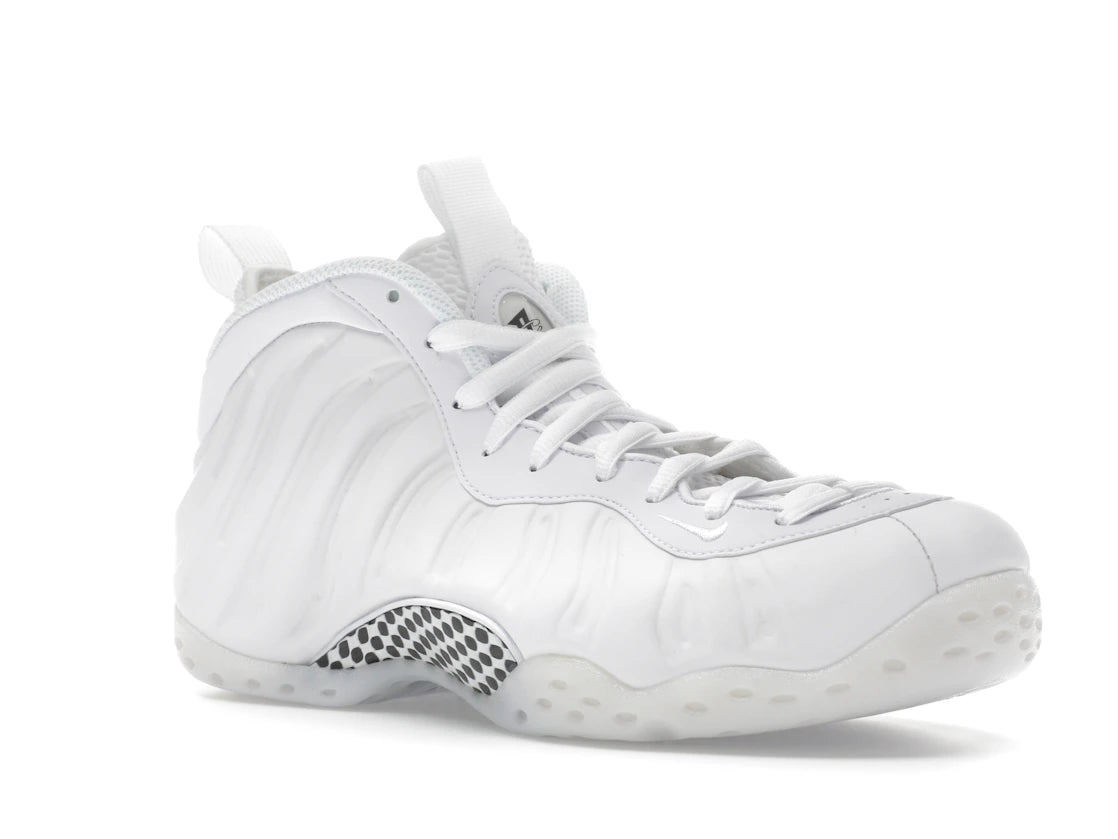 Nike Air Foamposite One Triple White - vue secondaire A