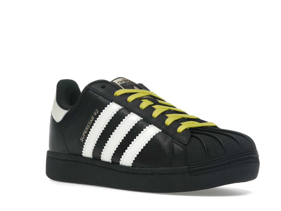 adidas Superstar 92 von Pharrell, Schwarz/Weiß - vue secondaire A