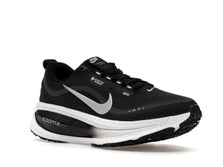 Nike Vomero 18 Gore-Tex Black White Metallic Silver - sneakers view 2