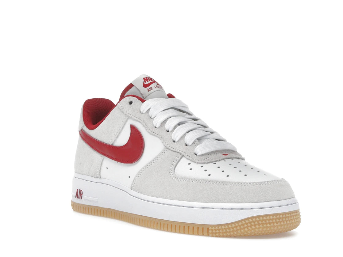 Nike Air Force 1 Low '07 LV8 Summit White Varsity Red Gum - vue secondaire A