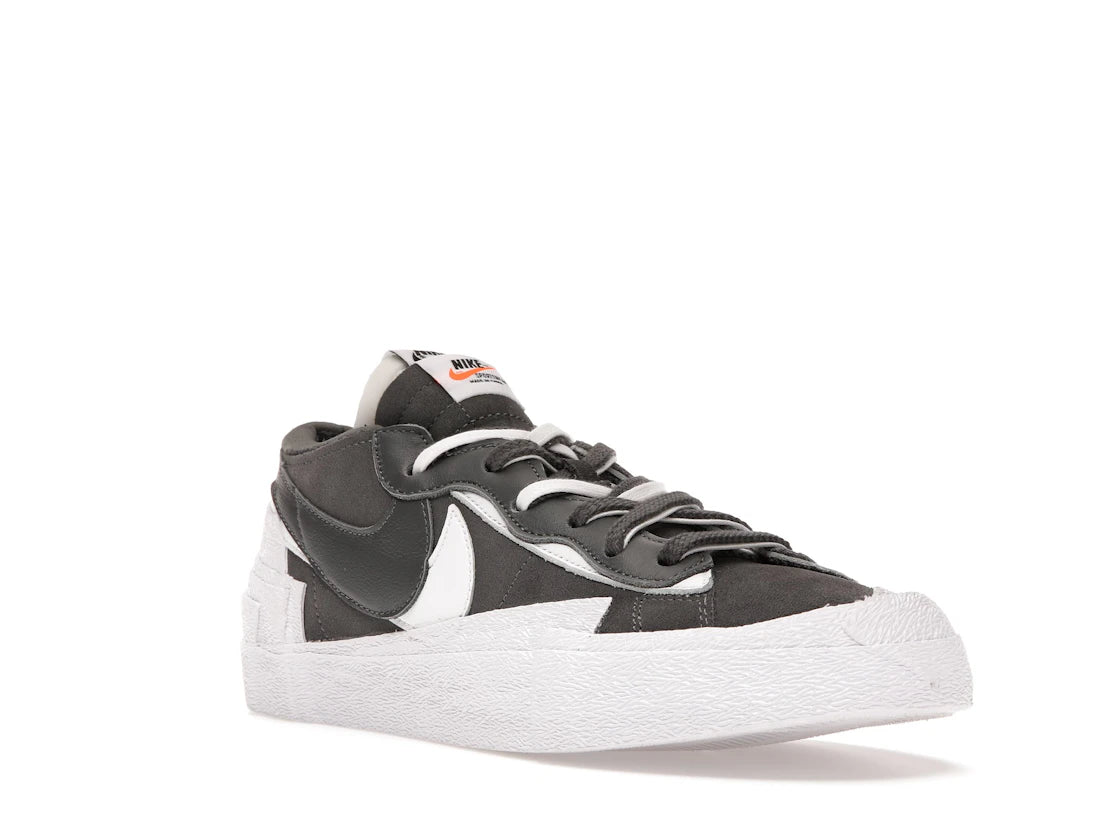 Nike Blazer Low sacai Iron Grey - vue secondaire A