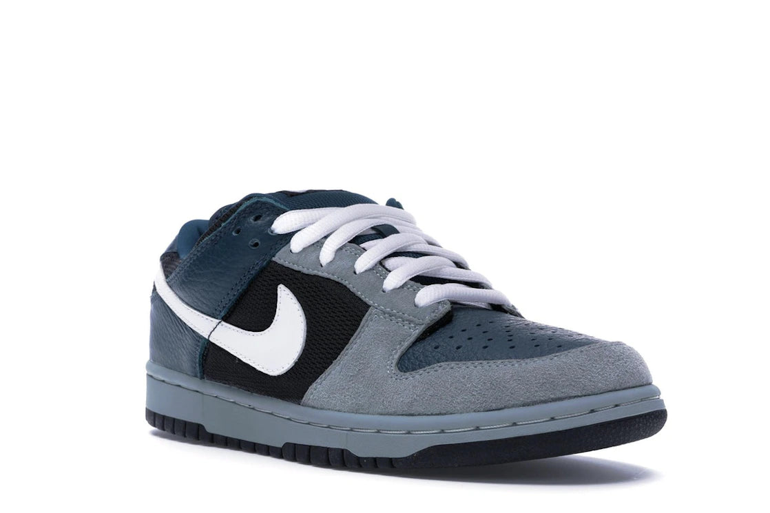 Nike Dunk Low Pro SB Futura - vue secondaire A