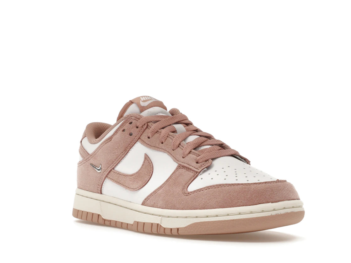 Nike Dunk Low Rose Whisper Gold Mini Swoosh (Women's) - vue secondaire A