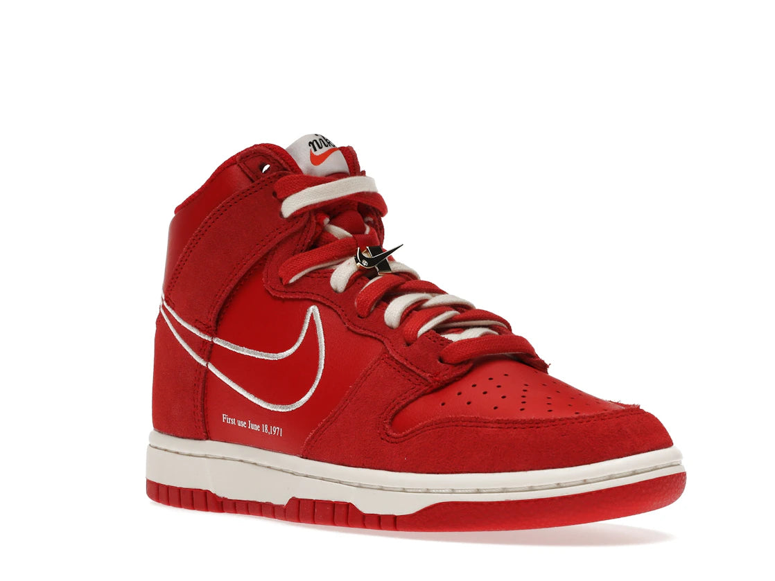 Nike Dunk High First Use Red - vue secondaire A