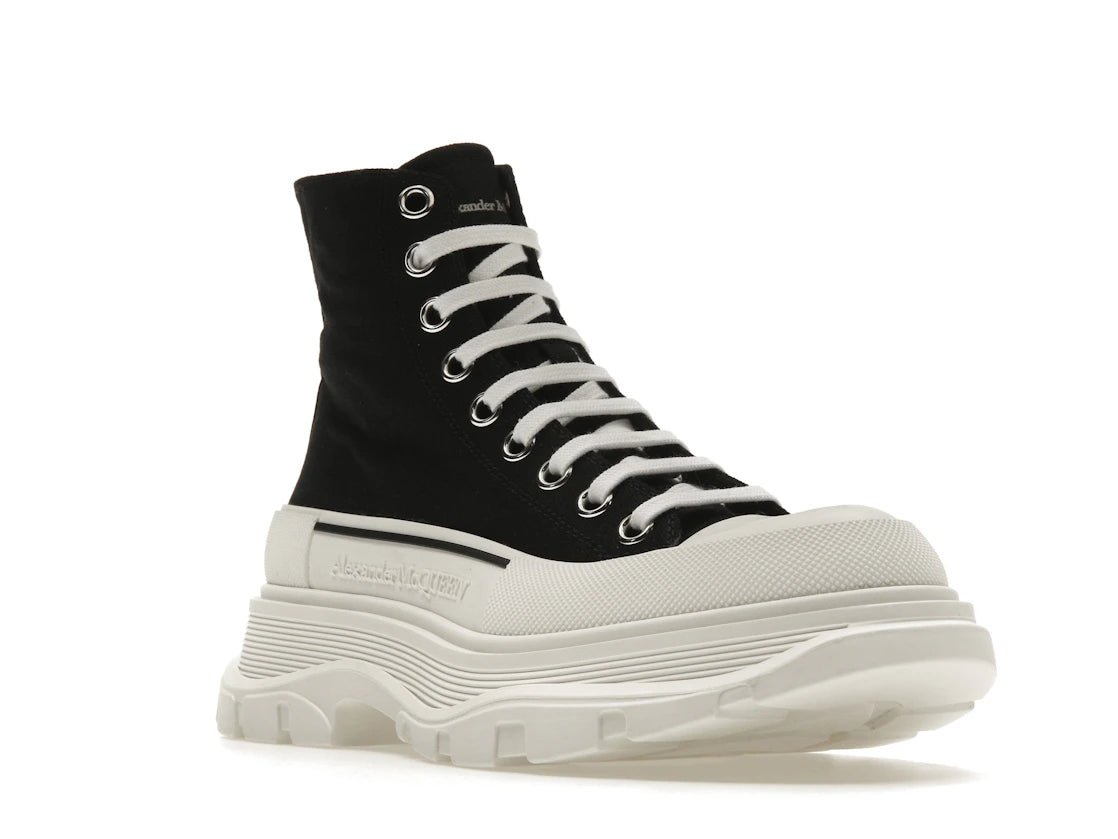 Alexander McQueen Tread Slick Lace Up Boot Black White (Women's) - vue secondaire A