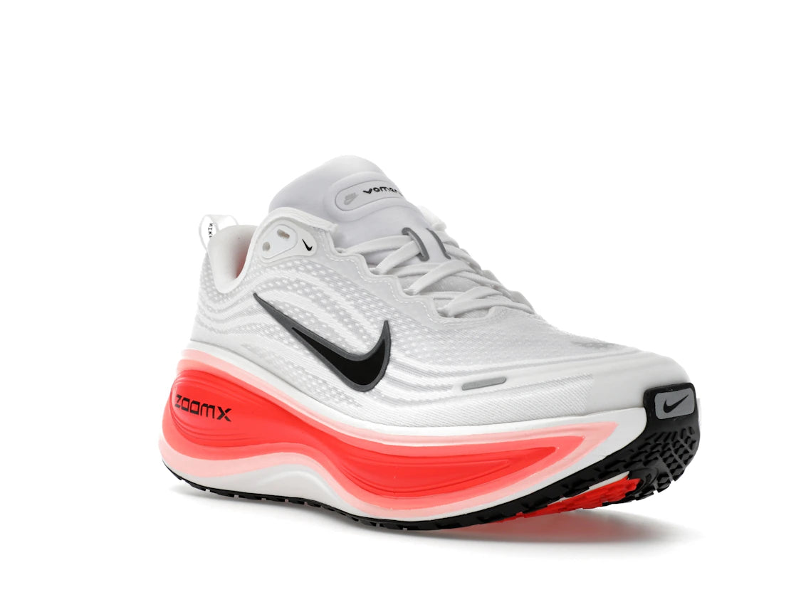 Nike Vomero Plus Weiß Schwarz Leuchtendes Karmesinrot - vue secondaire A