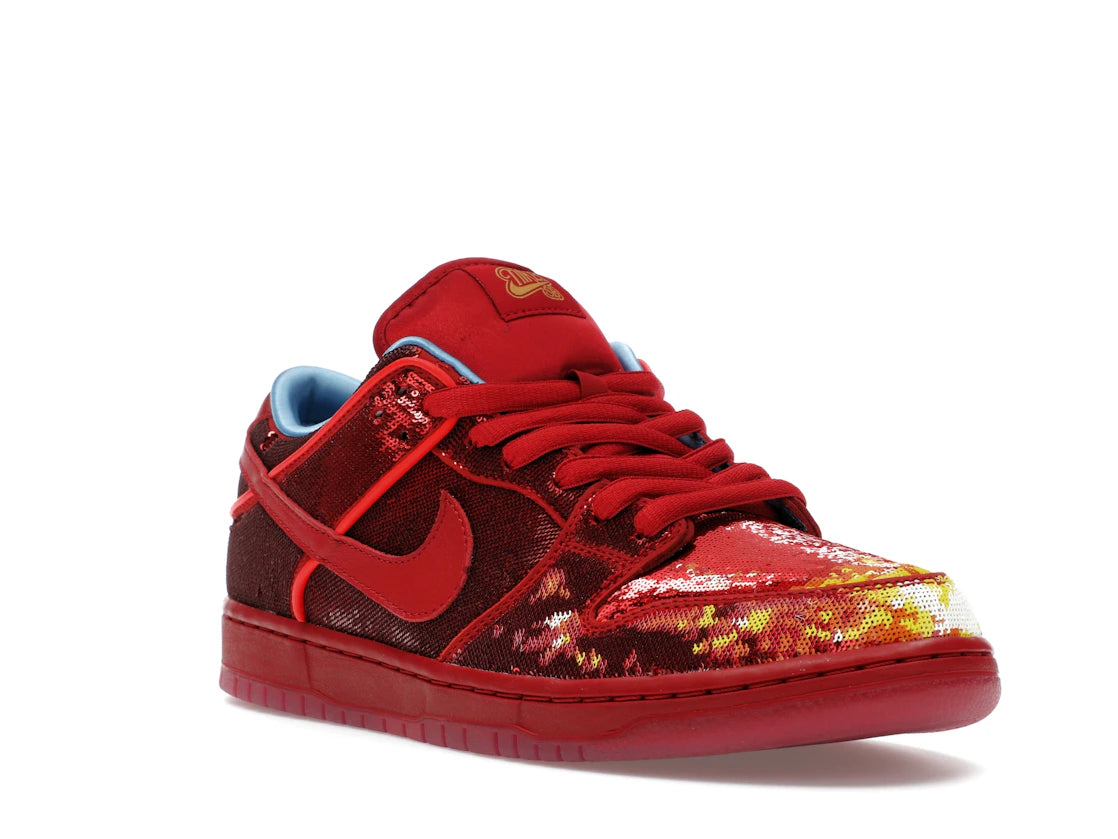 Nike SB Dunk Low The Wizard of Oz Ruby Red Slipper (Golden Ticket) - vue secondaire A