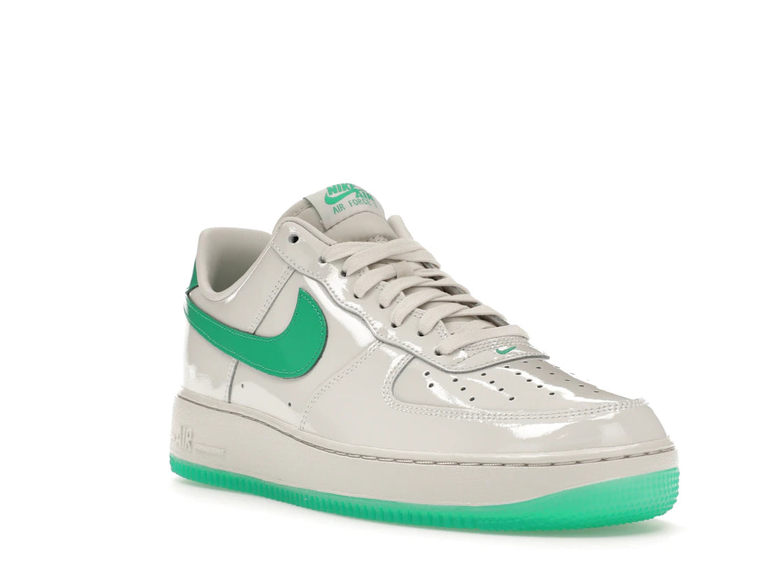 Nike Air Force 1 Low '07 Patent Platinum Tint Stadium Green - vue secondaire A