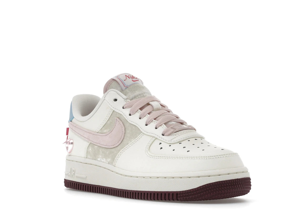 Nike Air Force 1 Low Valentine's Day (2026) (Women's) - vue secondaire A