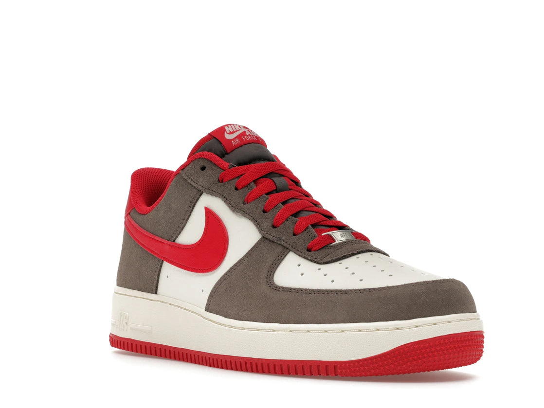 Nike Air Force 1 Low '07 LV8 Cave Stone University Red - vue secondaire A