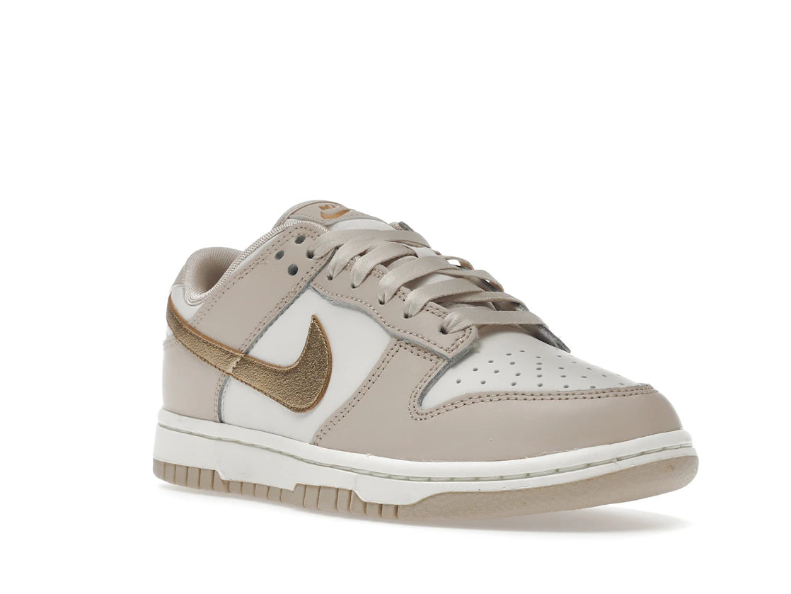 Nike Dunk Low Phantom Metallic Gold (Women's) - vue secondaire A