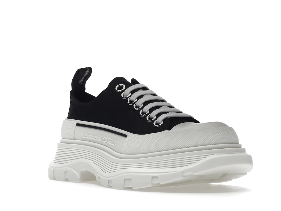 Alexander McQueen Tread Slick Low Lace Up Black White (Women's) - vue secondaire A
