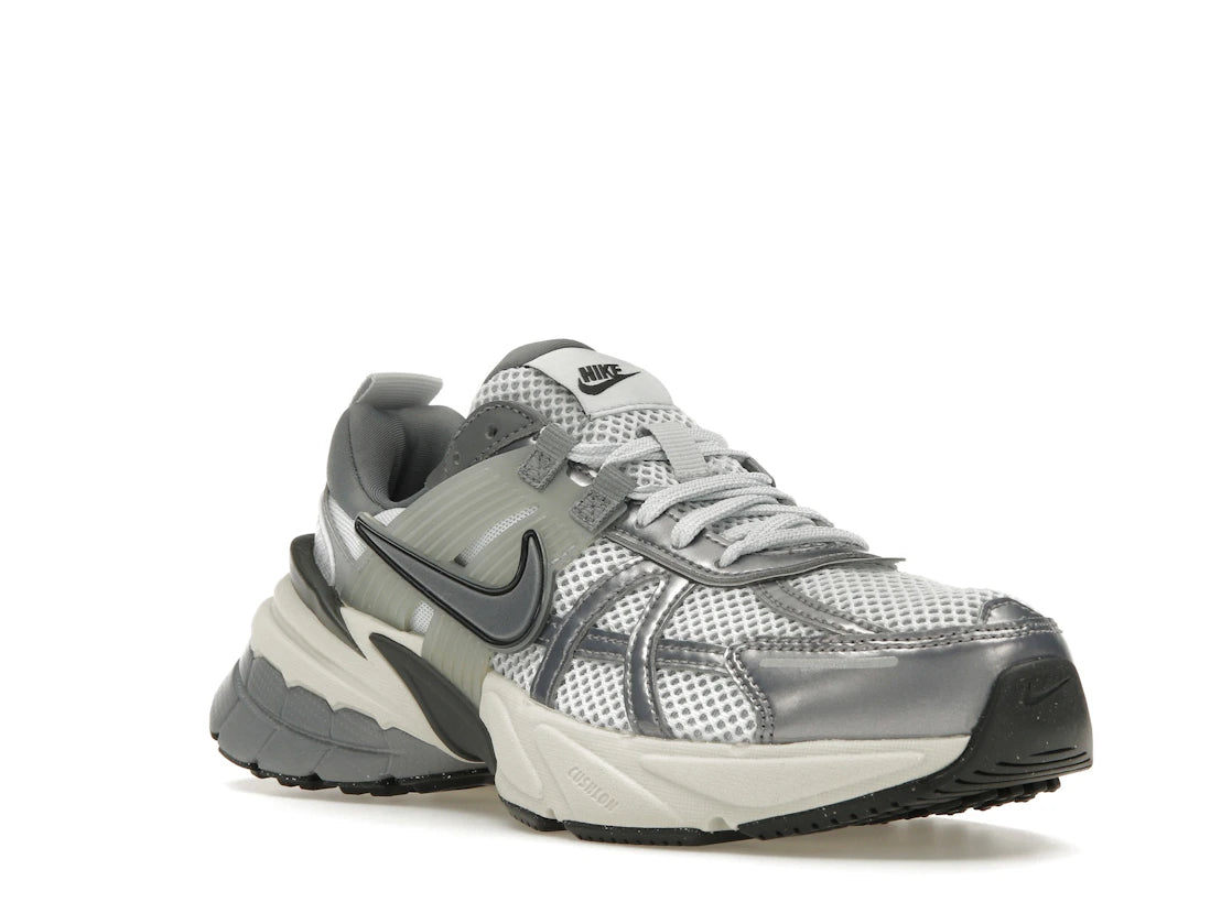 Nike V2K Run Pure Platinum Wolf Grey (Women's) - vue secondaire A