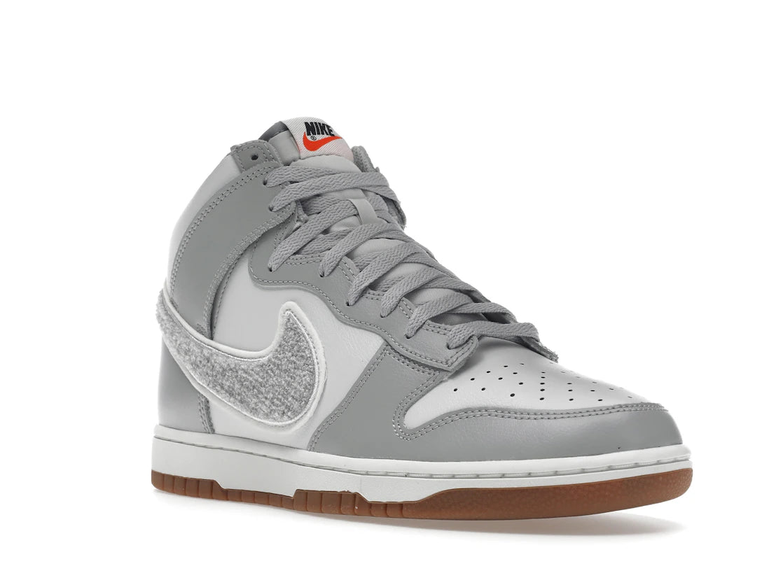 Nike Dunk High University Chenille Swoosh Light Smoke Grey - vue secondaire A