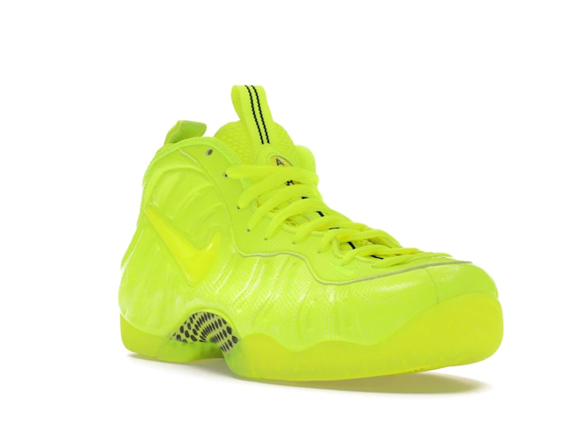 Nike Air Foamposite Pro Volt (2021) - vue secondaire A
