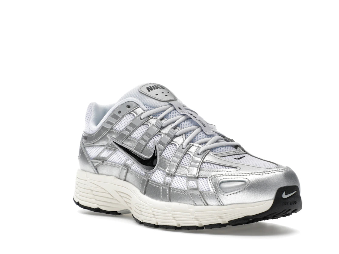 Nike P-6000 Weiß Metallic Silber Flach Silber Schwarz - vue secondaire A