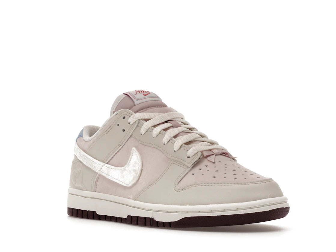Nike Dunk Low Valentine's Day (2026) (Women's) - vue secondaire A