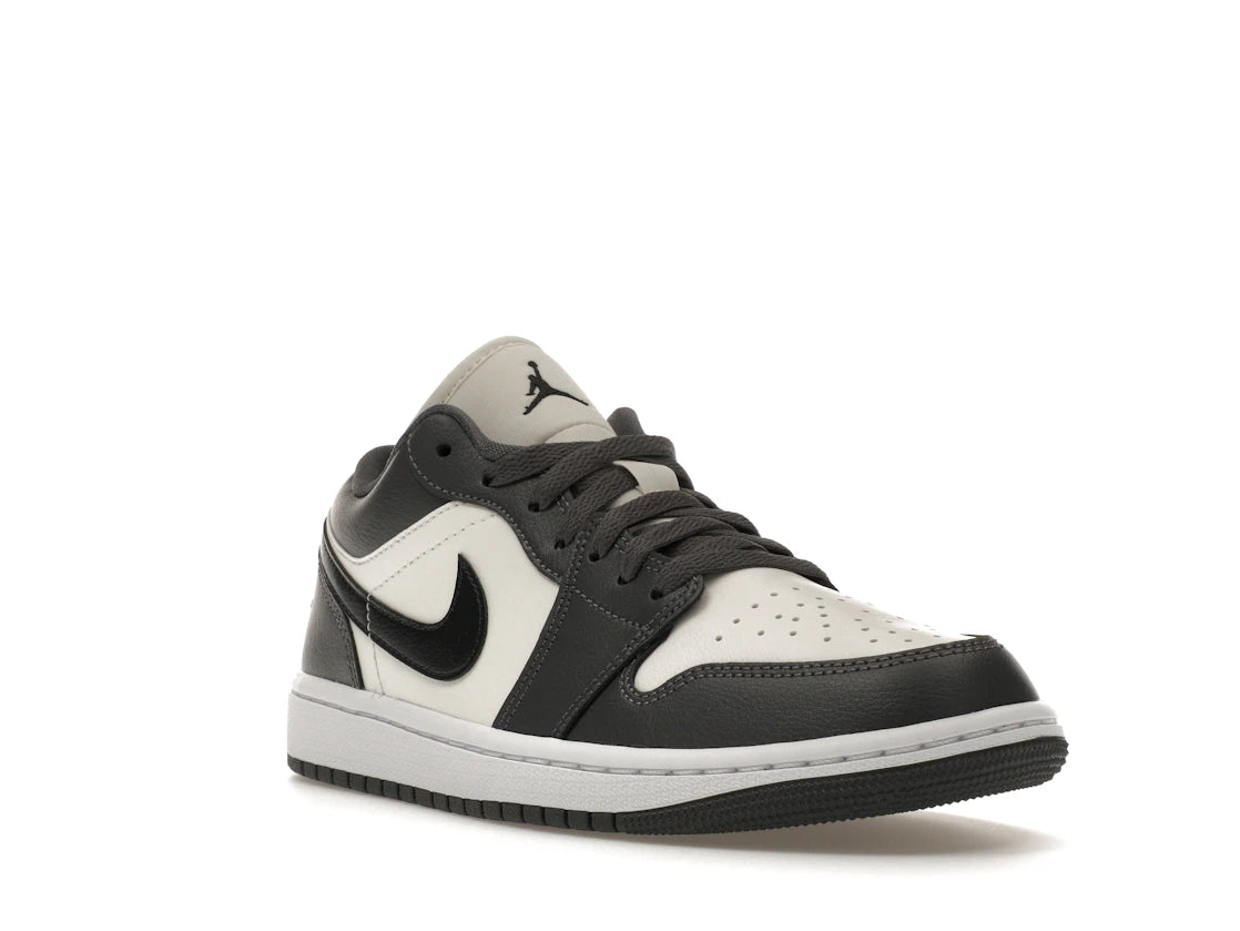 Jordan 1 Low Dark Grey (Women's) - vue secondaire A