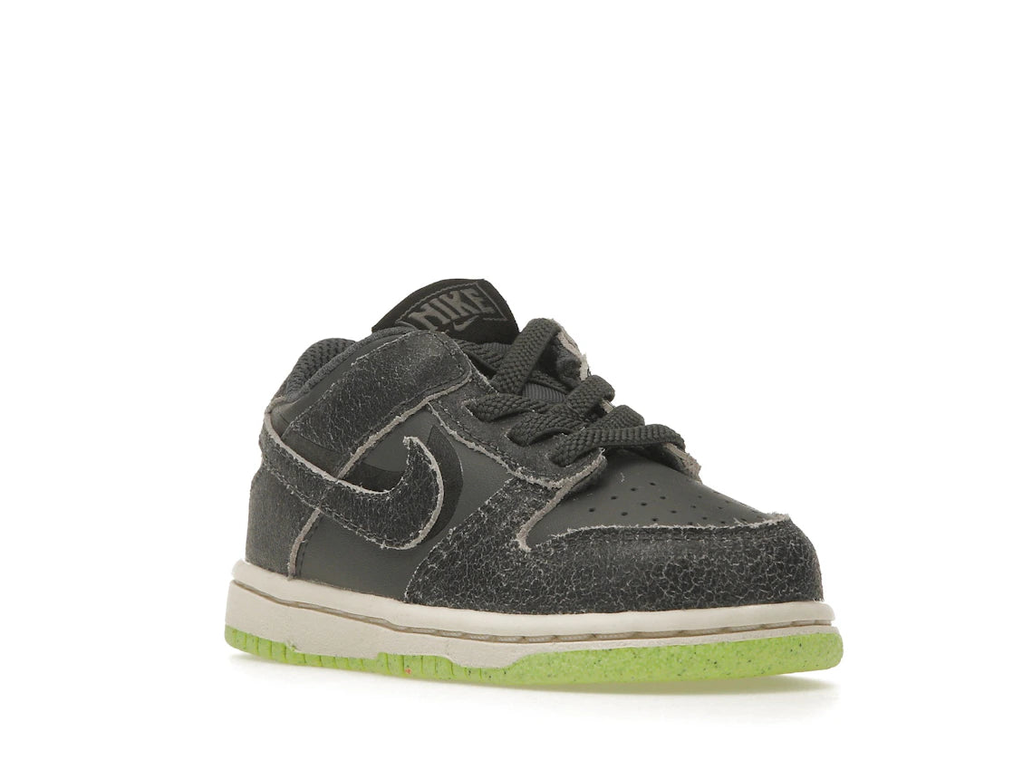 Nike Dunk Low Halloween (2022) (TD) - vue secondaire A