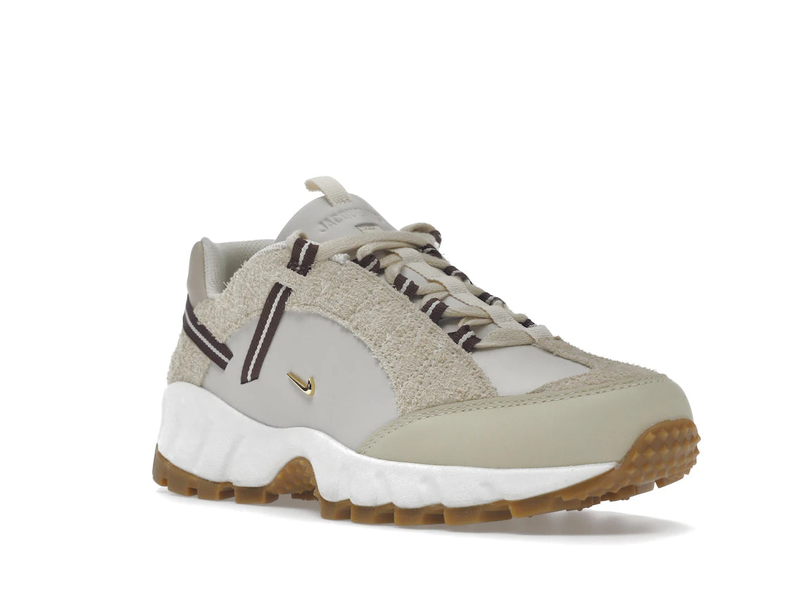 Nike Air Humara LX Jacquemus Light Bone Gold (Damen) - vue secondaire A