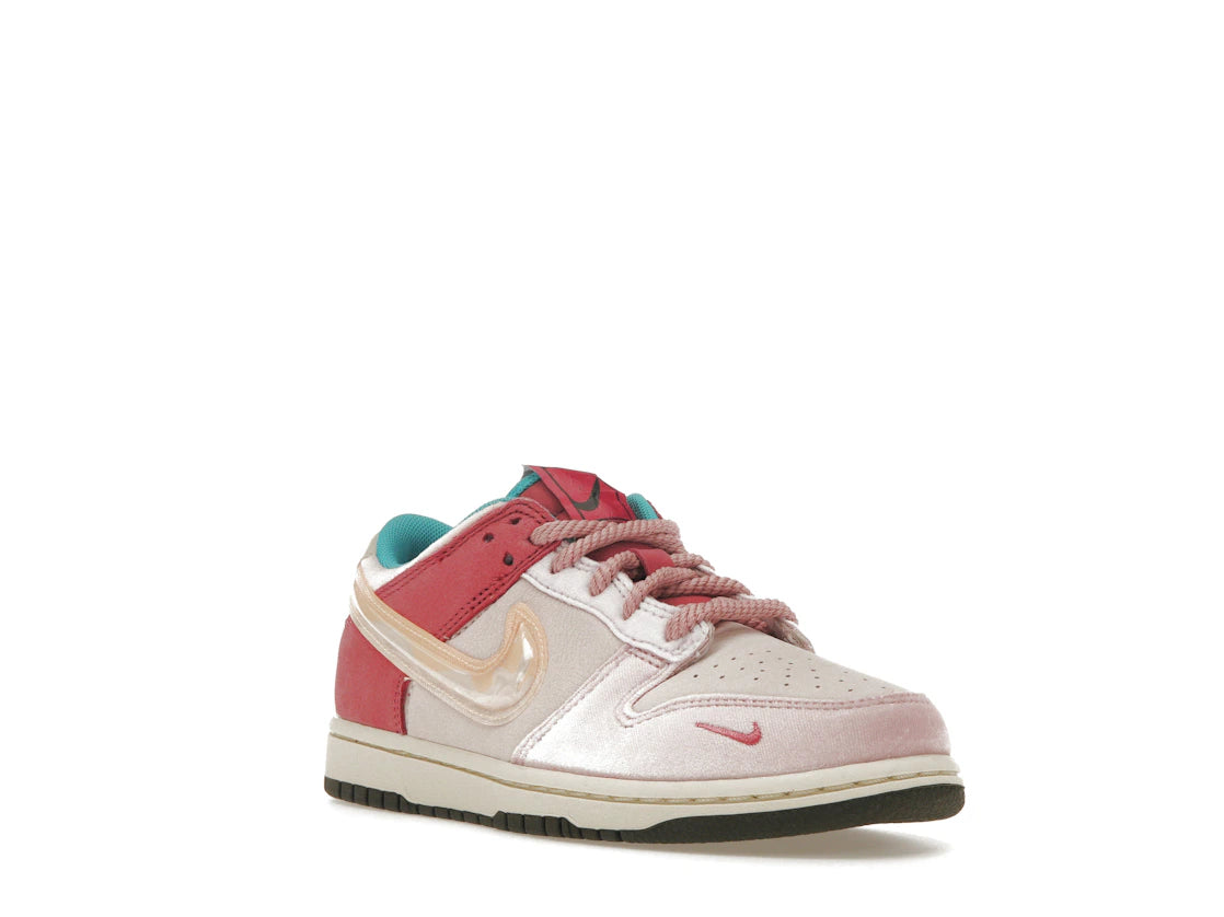 Nike Dunk Low Social Status Free Lunch Strawberry Milk (PS) - vue secondaire A