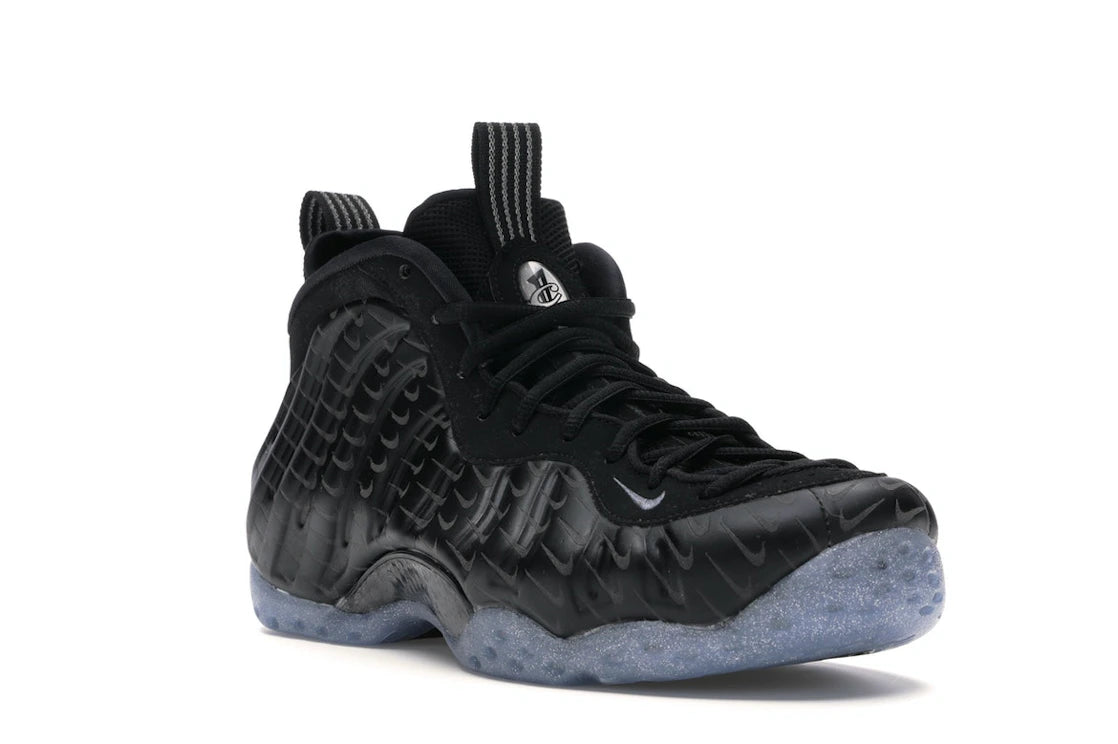 Nike Air Foamposite One All-Over Swoosh Black - vue secondaire A