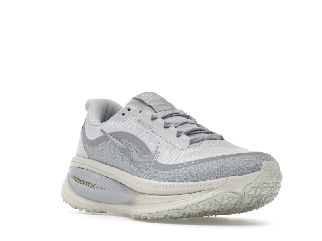 Nike Vomero 18 Gore-Tex Pure Platinum Light Pumice - vue secondaire A