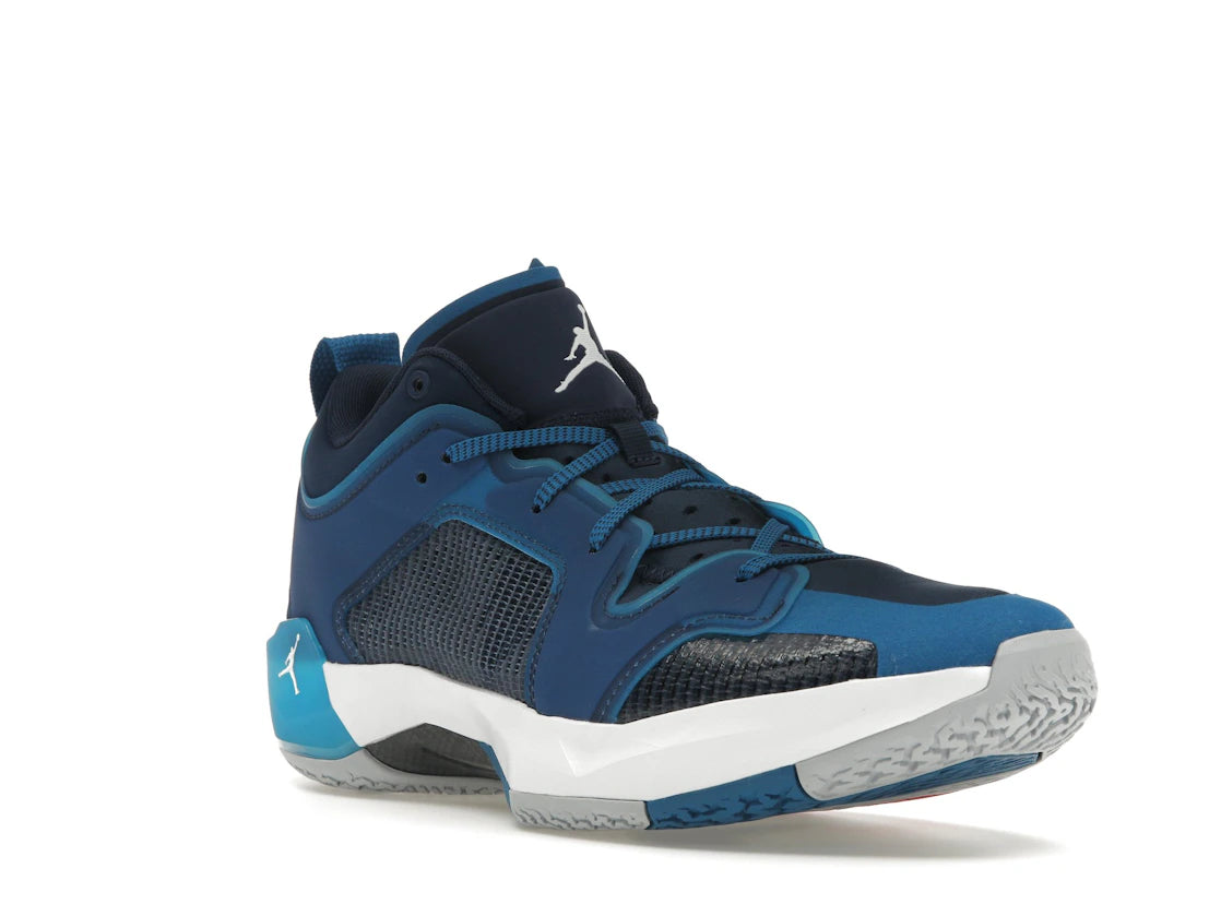 Jordan 37 Low Fraternity - vue secondaire A