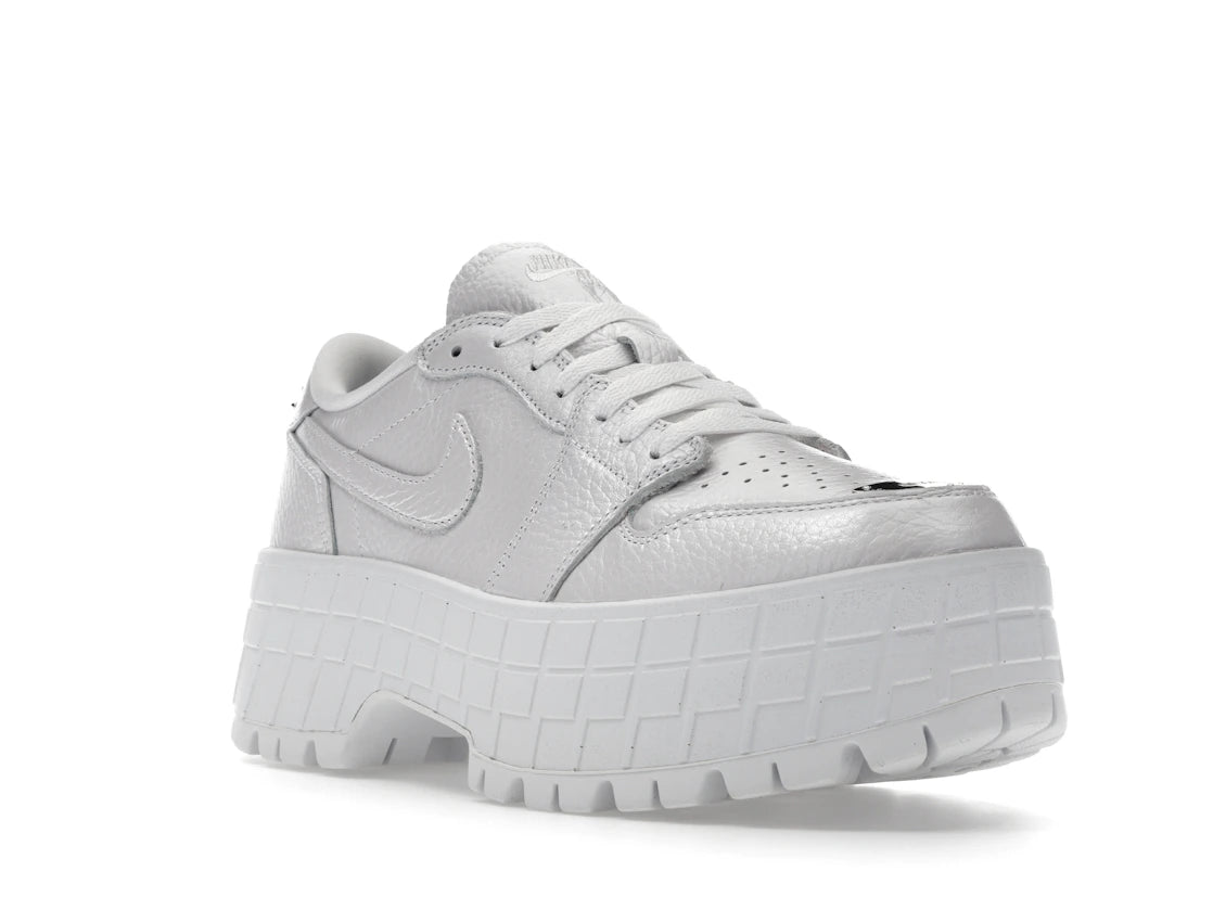 Jordan 1 Brooklyn Low White Metallic Silver (Women's) - vue secondaire A