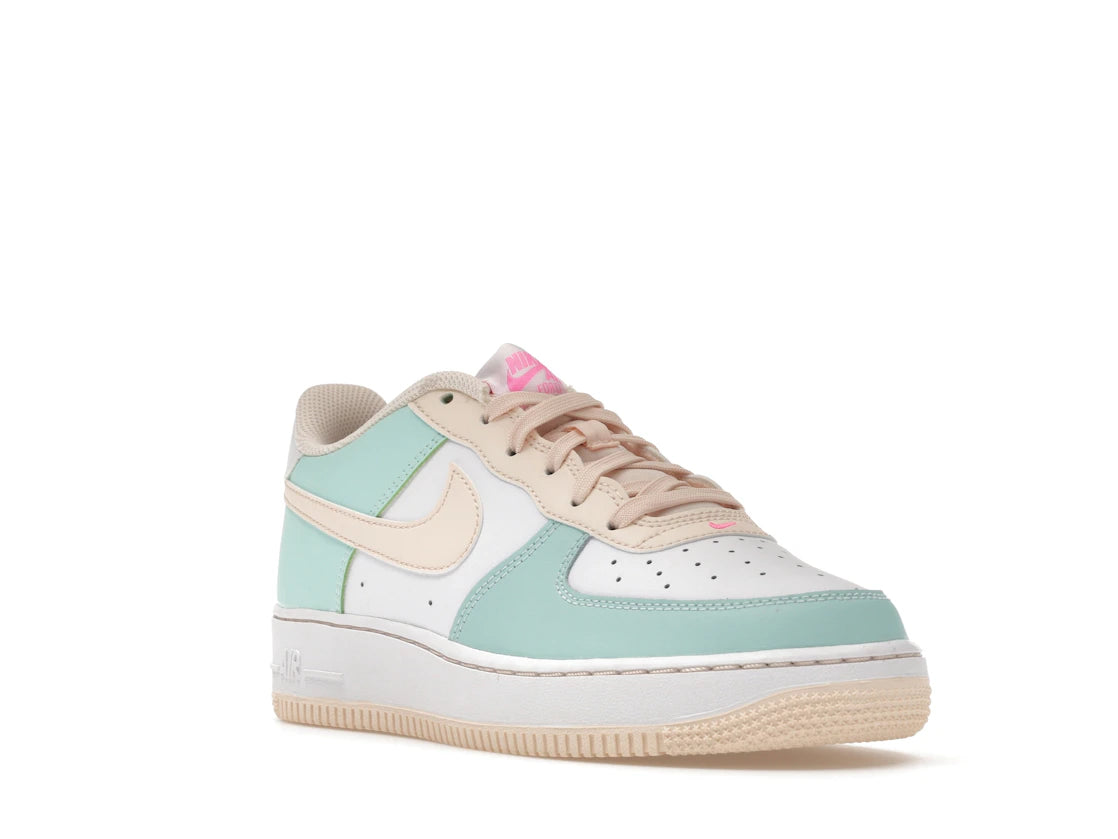 Nike Air Force 1 Low Emerald Rise Guava Ice (GS) - vue secondaire A