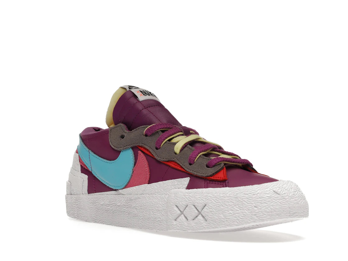 Nike Blazer Low sacai KAWS Purple Dusk - vue secondaire A