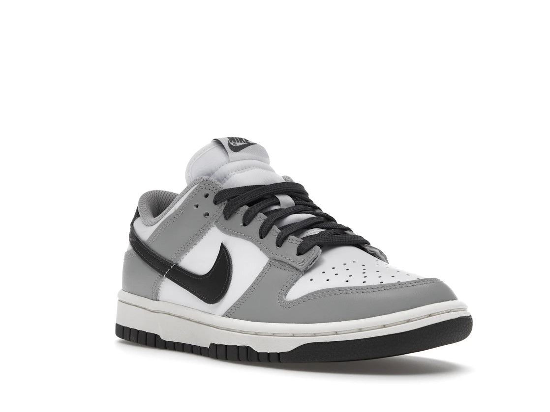 Nike Dunk Low Light Smoke Grey (Women's) - vue secondaire A