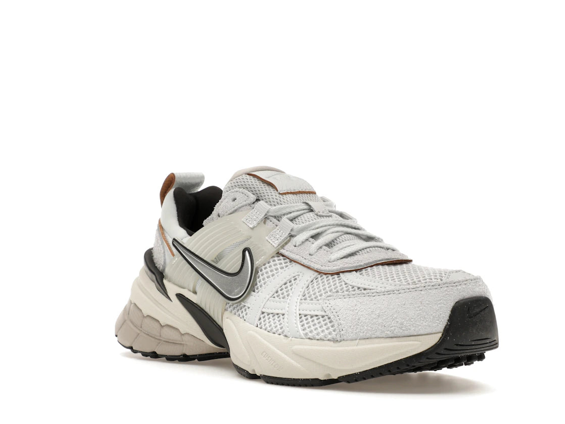 Nike V2K Run Pure Platinum Chrome (Women's) - vue secondaire A