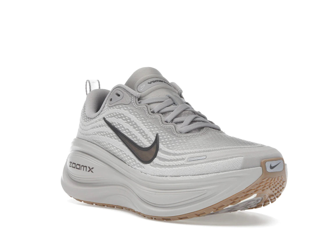 Nike Vomero Plus College Grey Light Iron Ore Gum - vue secondaire A