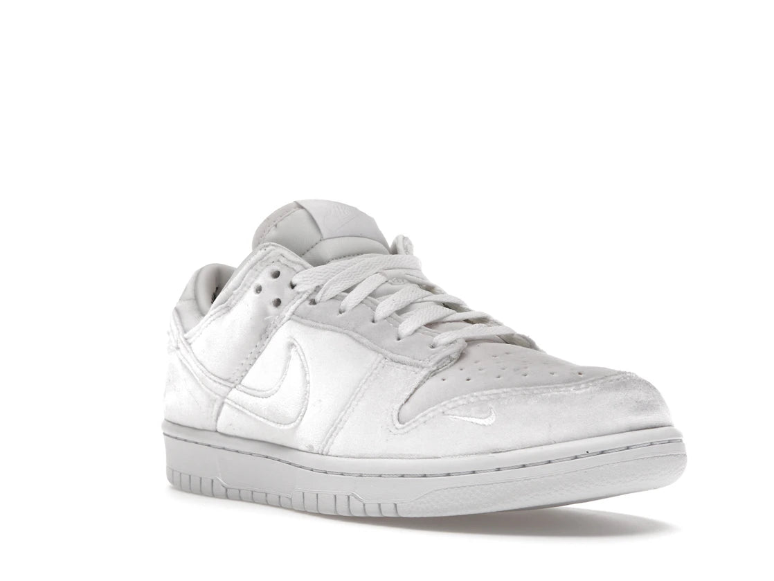 Nike Dunk Low Dover Street Market Triple White Velvet - vue secondaire A