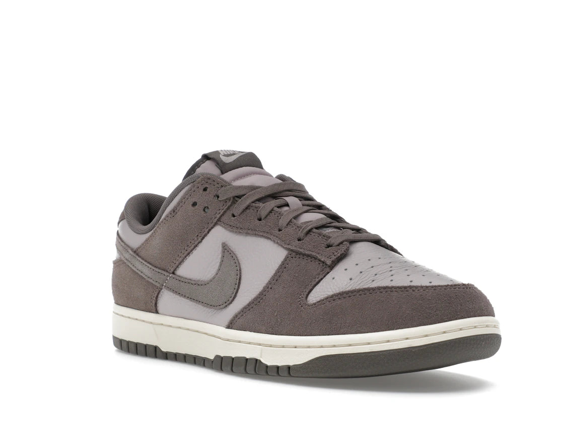 Nike Dunk Low SE Platinum Violet Cave Stone - vue secondaire A
