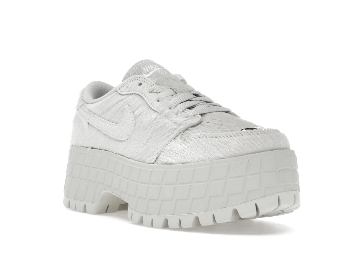 Jordan 1 Low Brooklyn Light Bone Metallic Silver (Women's) - vue secondaire A