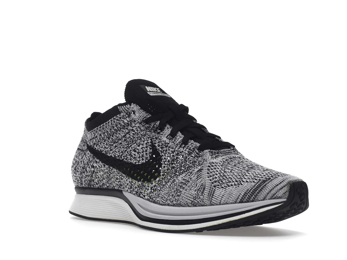 Nike Flyknit Racer Oreo - vue secondaire A