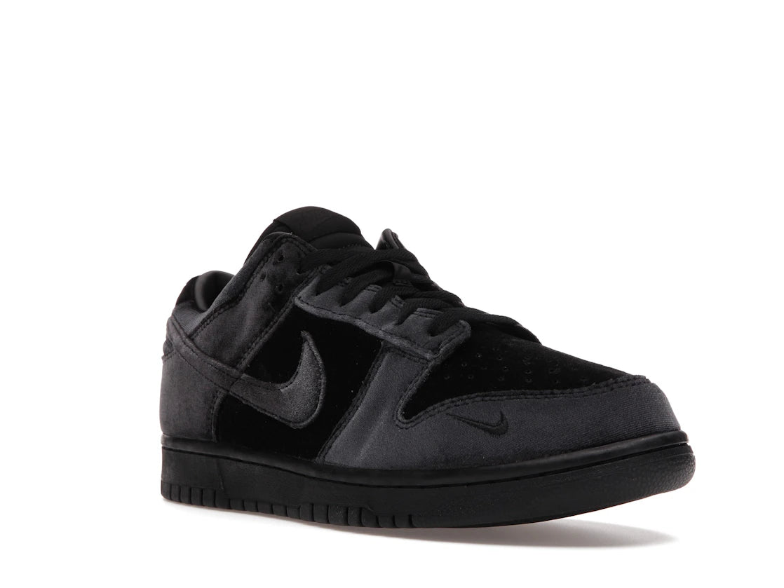 Nike Dunk Low Dover Street Market Triple Black Velvet - vue secondaire A