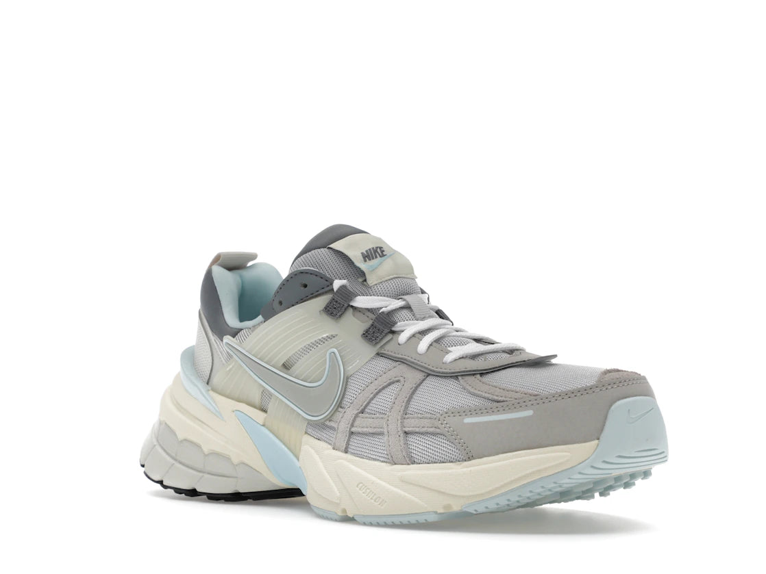 Nike V2K Run Light Bone Metallic Platinum (Women's) - vue secondaire A