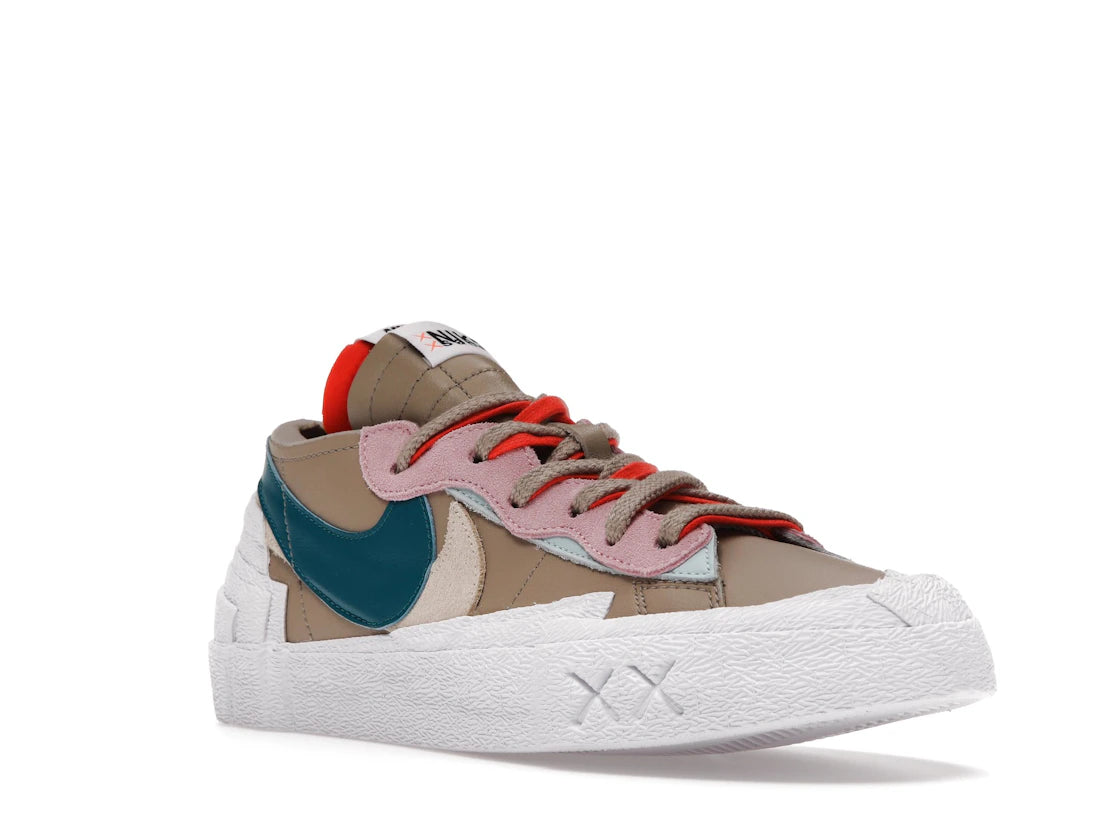 Nike Blazer Low sacai KAWS Reed - vue secondaire A