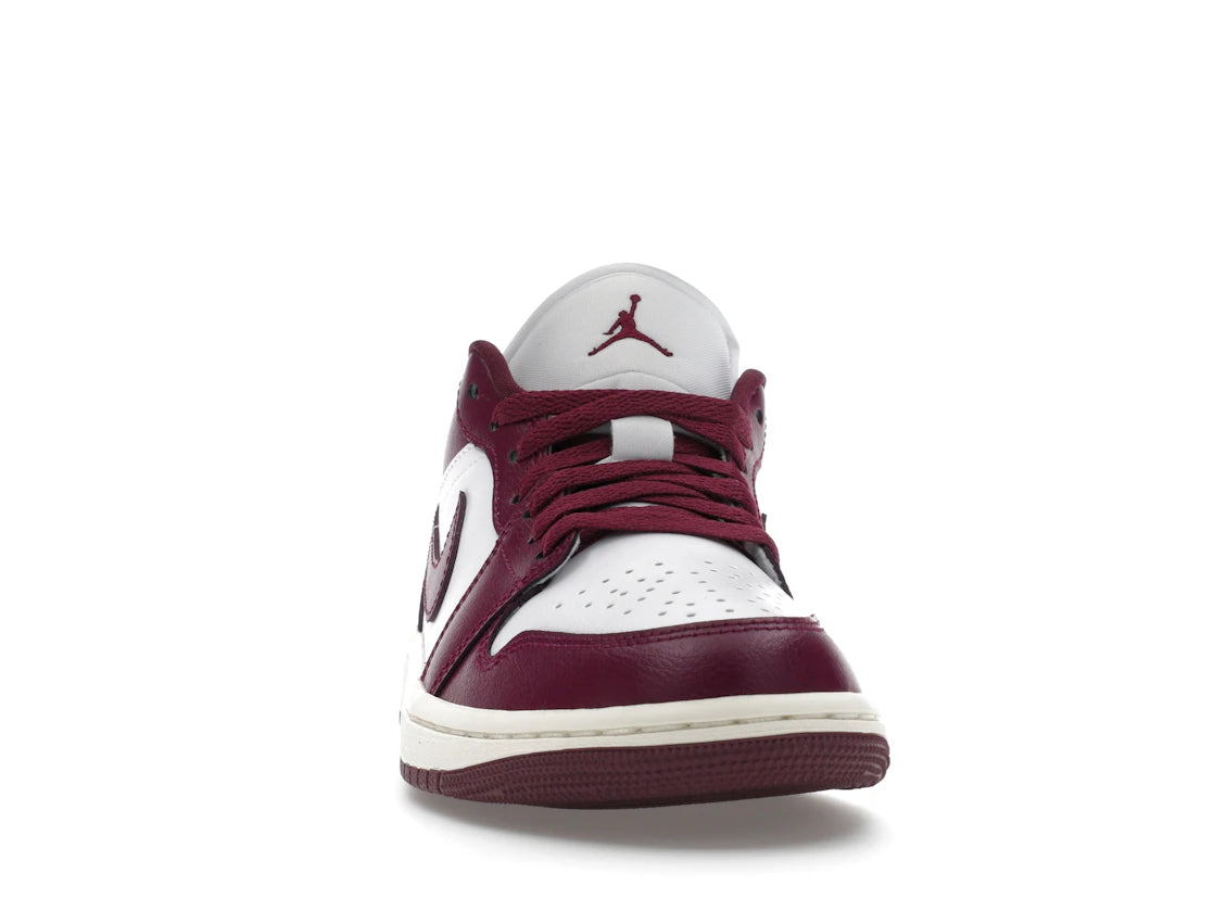 Jordan 1 Low Bordeaux (Women's) - vue secondaire A