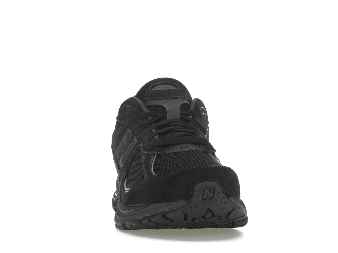 New Balance 2002R Triple Black Suede - vue secondaire A